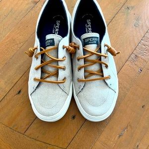 Sperry size 7